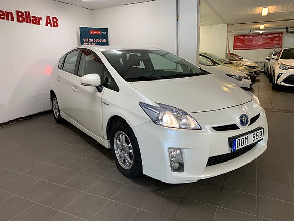 Toyota Prius 3 of 5