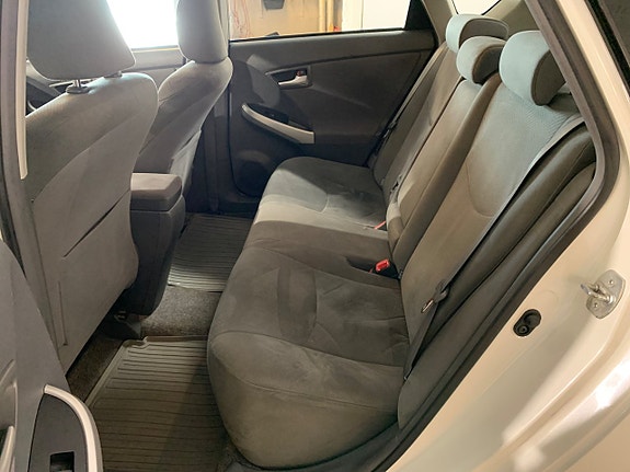 Toyota Prius 9 of 21