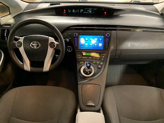 Toyota Prius 12 of 21