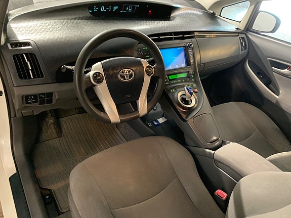 Toyota Prius 10 of 21