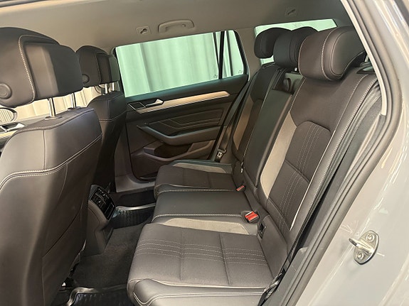 Volkswagen Passat Alltrack 9 of 17
