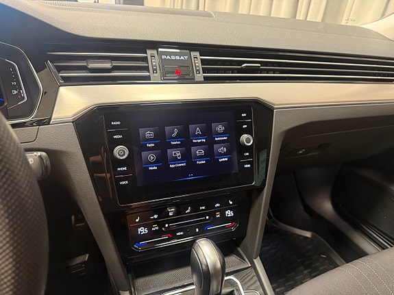 Volkswagen Passat Alltrack 14 of 17