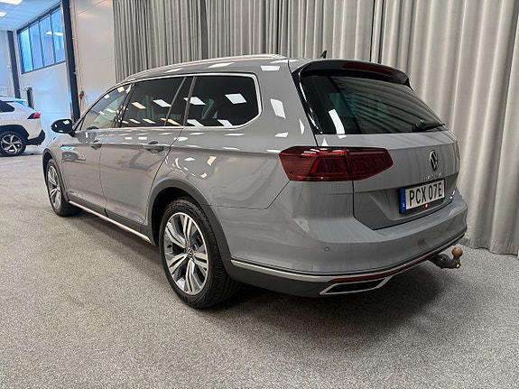 Volkswagen Passat Alltrack 3 of 17