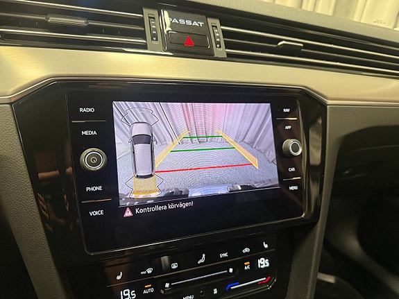 Volkswagen Passat Alltrack 16 of 17