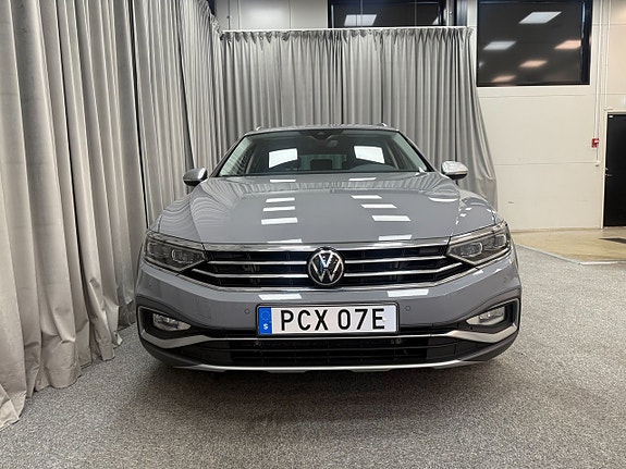 Volkswagen Passat Alltrack 5 of 17