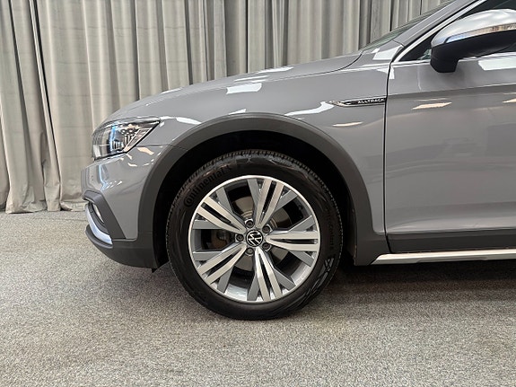 Volkswagen Passat Alltrack 4 of 17