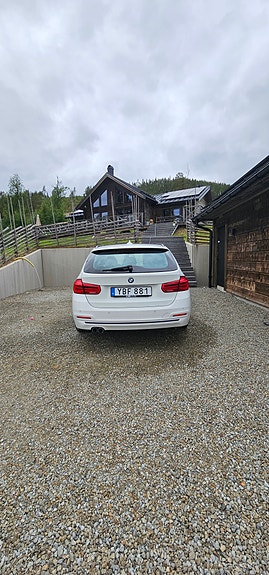 BMW 320d 3 of 5