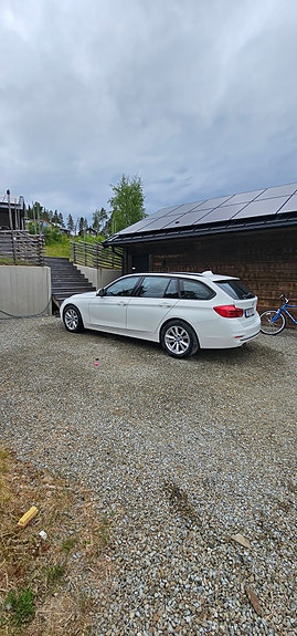 BMW 320d 4 of 5