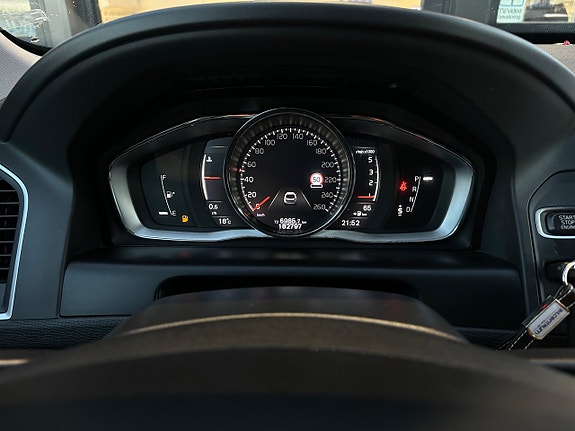 Volvo XC60 10 of 27
