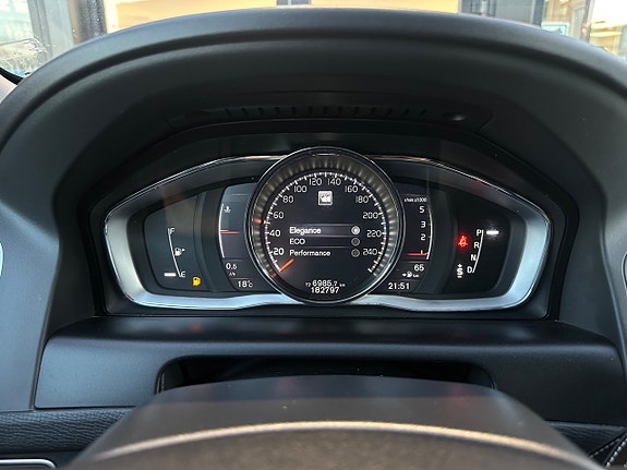 Volvo XC60 11 of 27