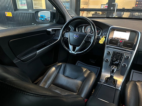Volvo XC60 8 of 27