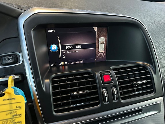 Volvo XC60 15 of 27