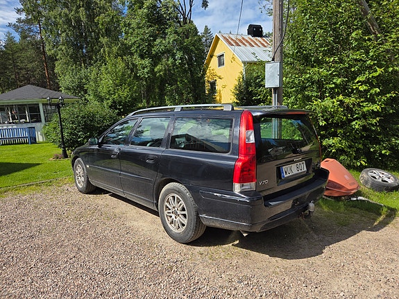 Volvo V70 2 of 4