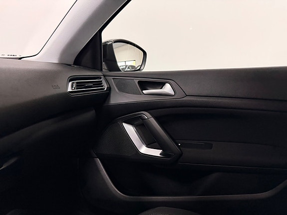 Peugeot 308 SW 23 of 27