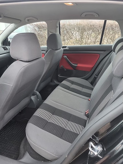 Volkswagen Golf V 8 of 8