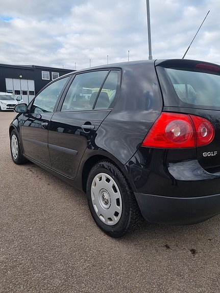 Volkswagen Golf V 3 of 8