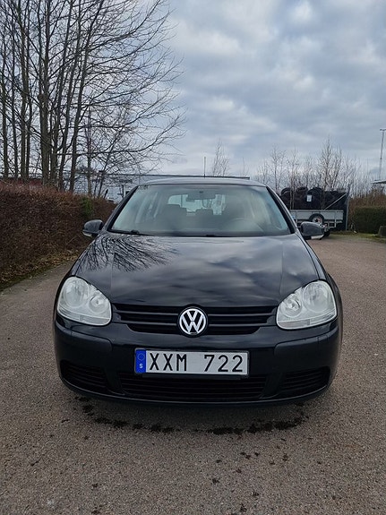 Volkswagen Golf V 2 of 8