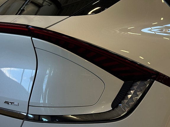 Kia EV6 8 of 18