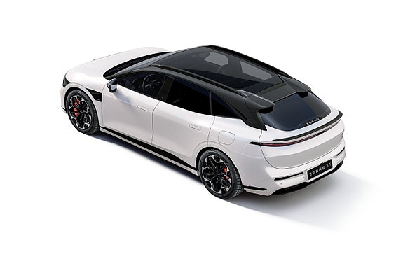 Zeekr 7GT 3 of 5