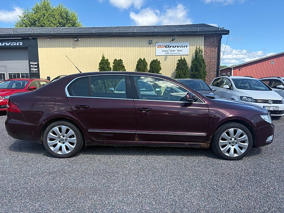 Skoda Superb 2 of 5