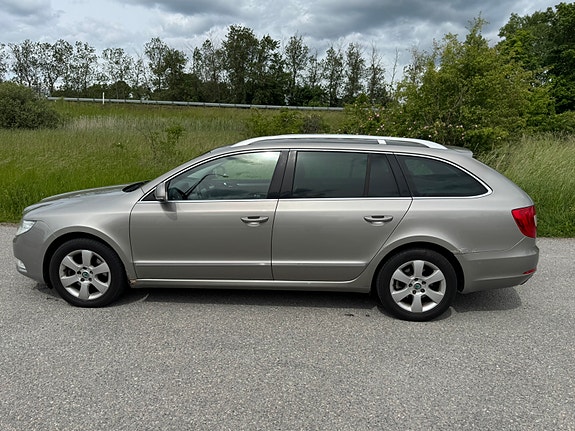 Skoda Superb 2 of 5