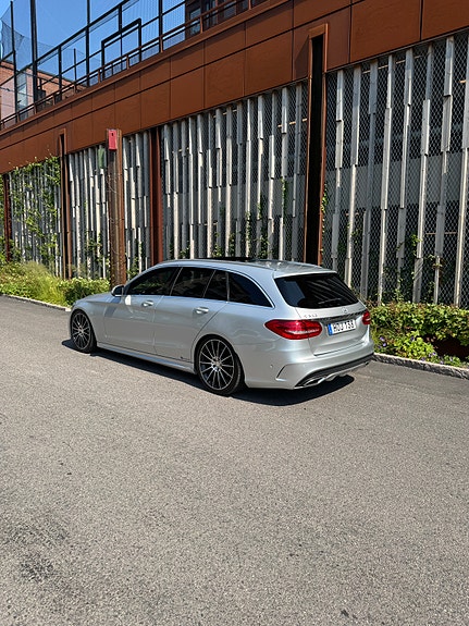 Mercedes-Benz C300 4 of 24