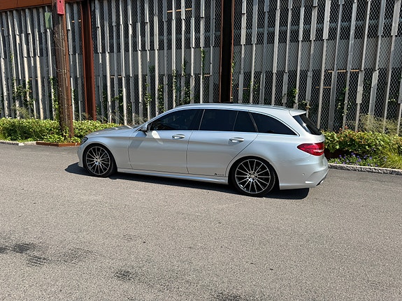 Mercedes-Benz C300 3 of 24