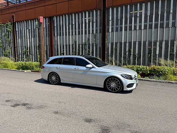 Mercedes-Benz C300 6 of 24