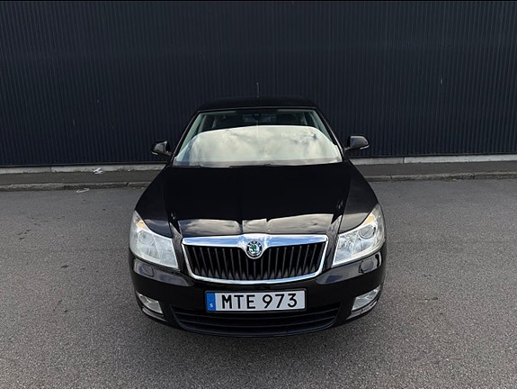 Skoda Octavia 2 of 8