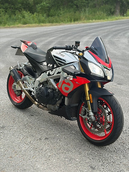 Aprilia Tuono V4 1100 Factory 2 of 2