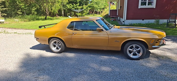 Ford Mustang 4 of 5