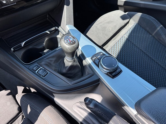 BMW 318d 15 of 17