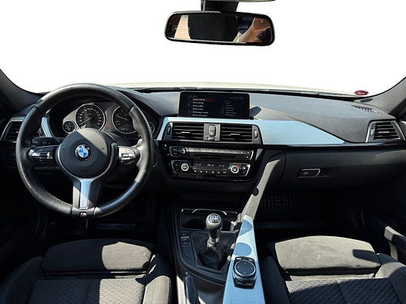BMW 318d 13 of 17