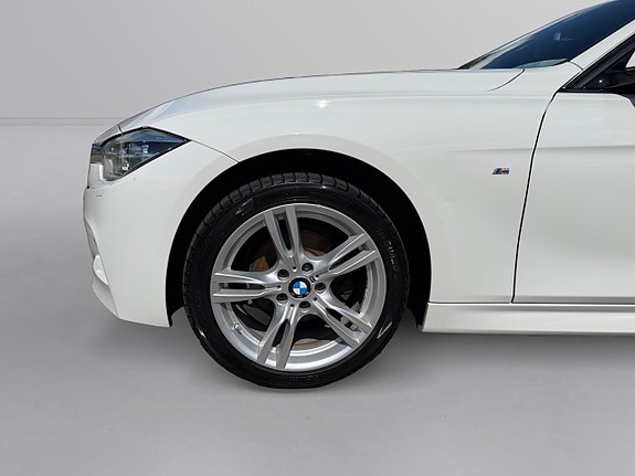 BMW 318d 3 of 5