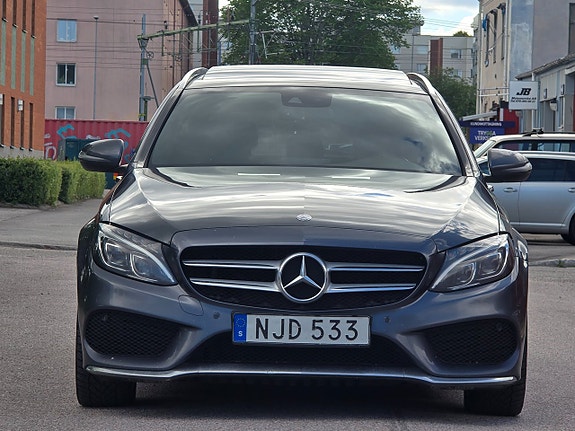 Mercedes-Benz C220 d 2 of 5