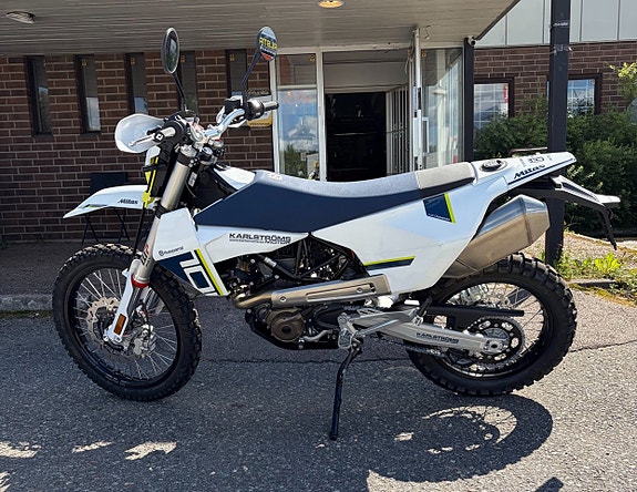 Husqvarna 701 Enduro Karlström DEMO 3 of 4