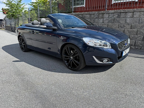 Volvo C70 2 of 5