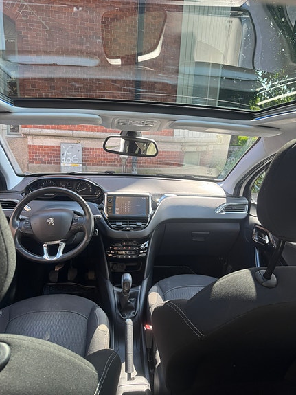 Peugeot 208 5 of 5