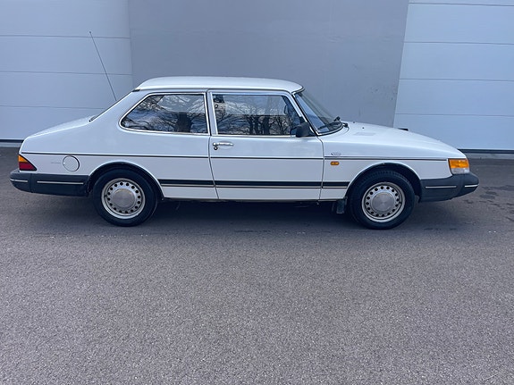 Saab 900 4 of 5