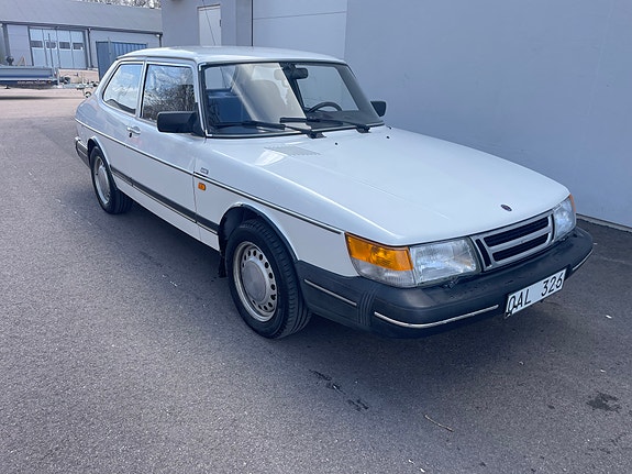 Saab 900 2 of 5