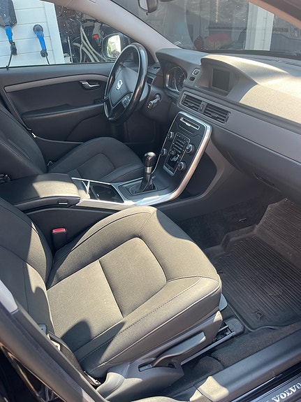 Volvo V70 4 of 5