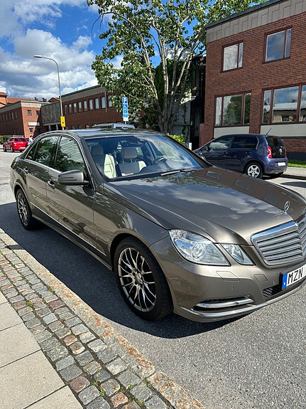 Mercedes-Benz E350 2 of 5