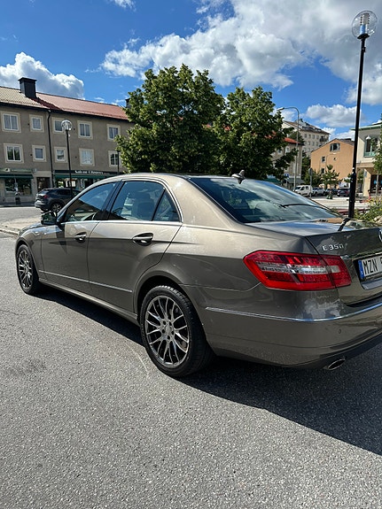 Mercedes-Benz E350 4 of 5