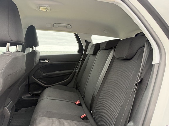 Peugeot 308 14 of 16