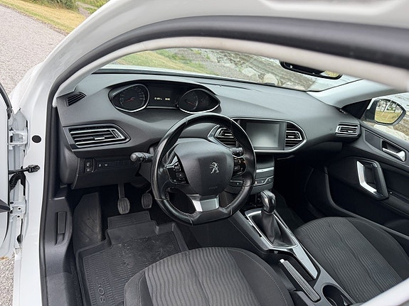 Peugeot 308 9 of 16