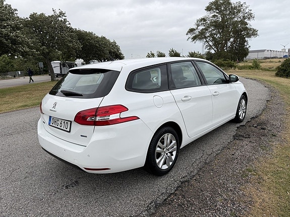 Peugeot 308 4 of 5