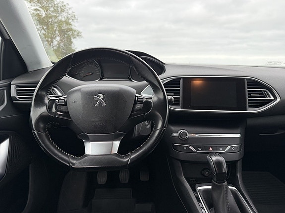 Peugeot 308 8 of 16