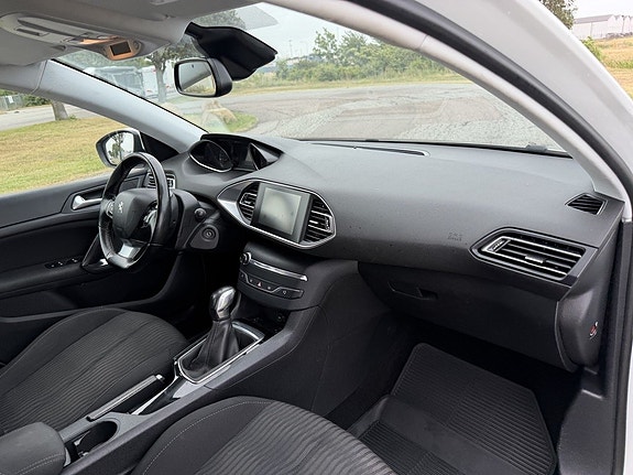 Peugeot 308 12 of 16