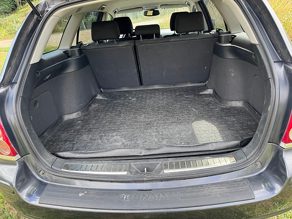 Toyota Avensis 5 of 5