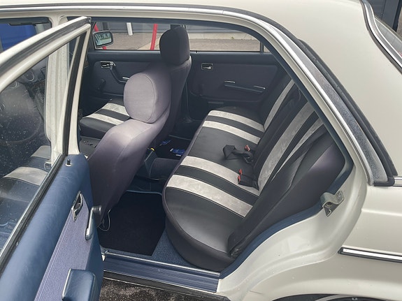 Mercedes-Benz 200 7 of 7